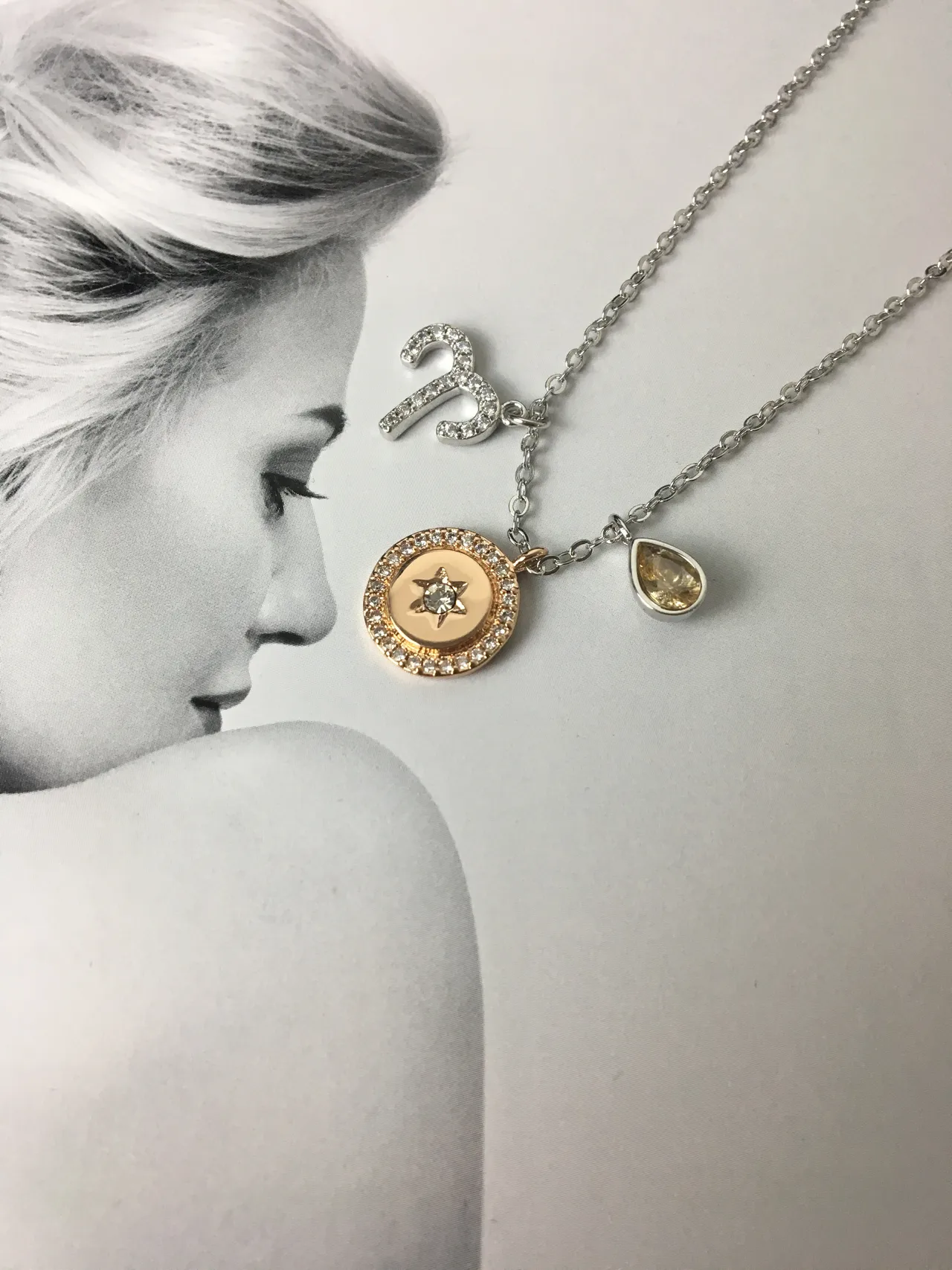 Collier pendentif étoile zodiacale à deux tons multi-charme 4
