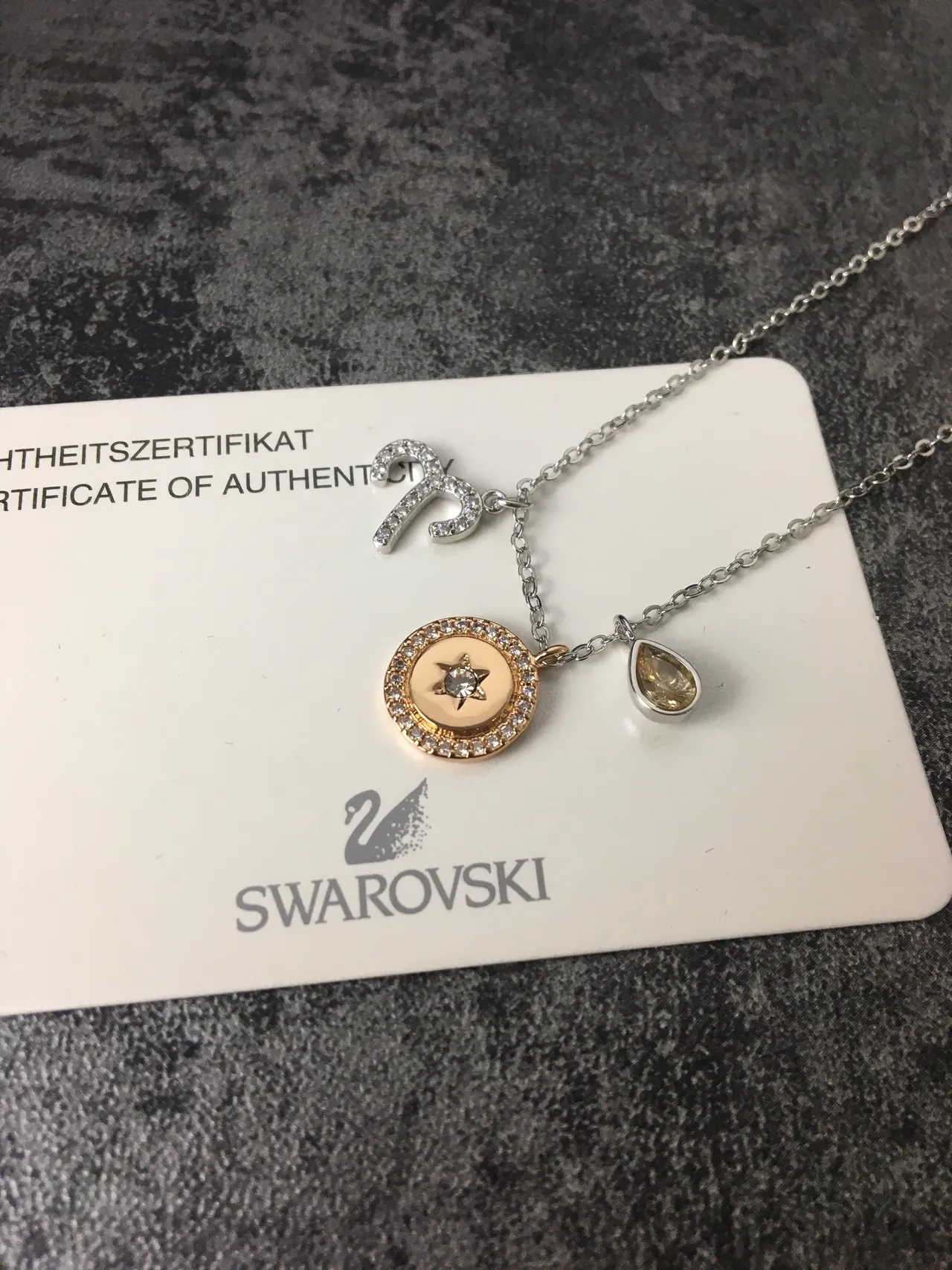 Collier pendentif étoile zodiacale à deux tons multi-charme 7