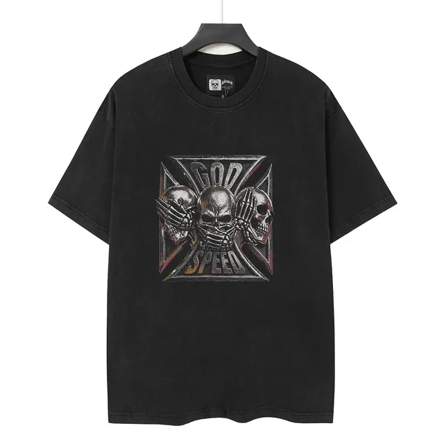 Camiseta gráfica negra lavada con calavera y cruz metálicas 3