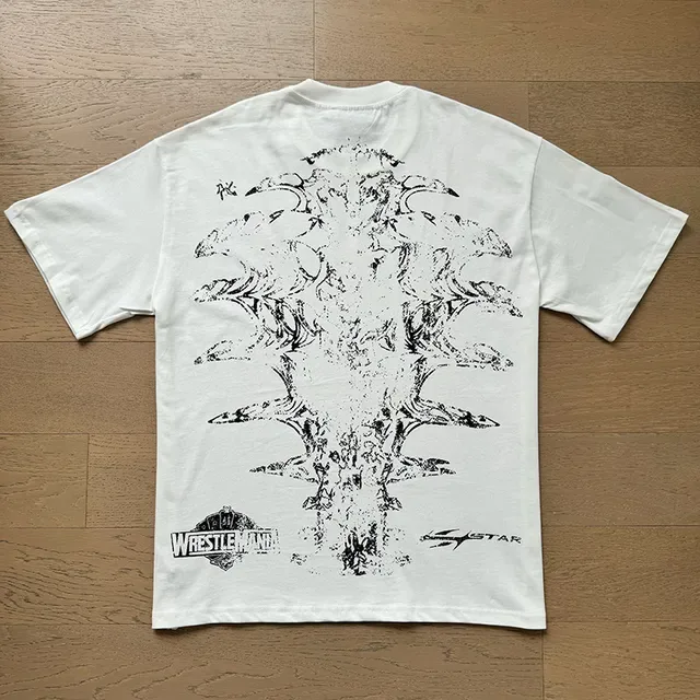 Camiseta branca com estampa gráfica, gola careca e corte relaxado 10