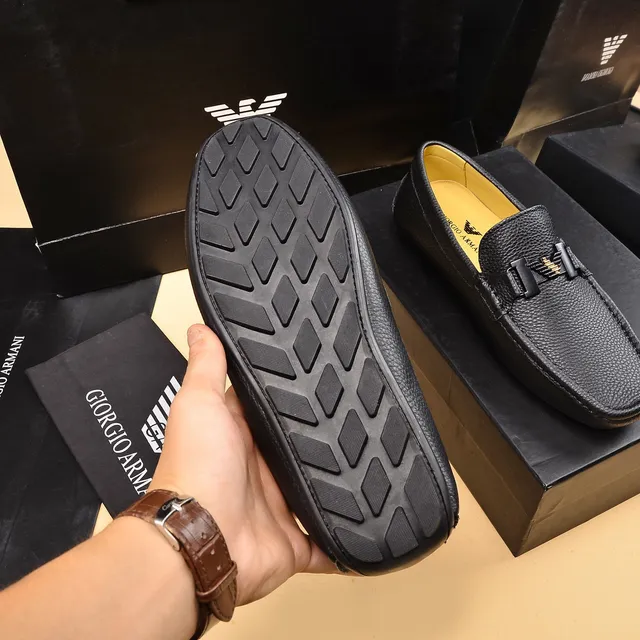 Giorgio Armani Mocasín de cuero negro con detalles dorados y correa de doble hebilla 4