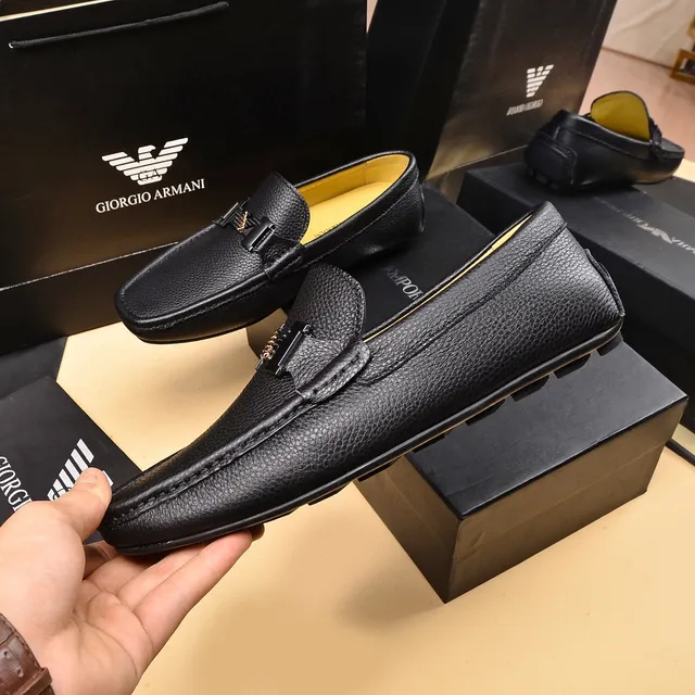 Giorgio Armani Mocasín de cuero negro con detalles dorados y correa de doble hebilla 8