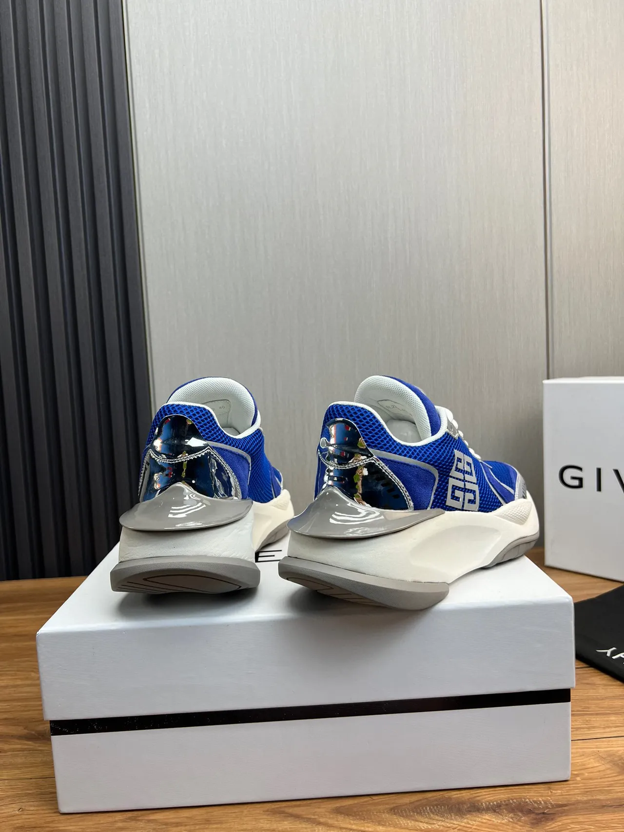 Givenchy नीला सफेद जाल ऊपरी क्रोम टो कैप चंकी स्नीकर 3