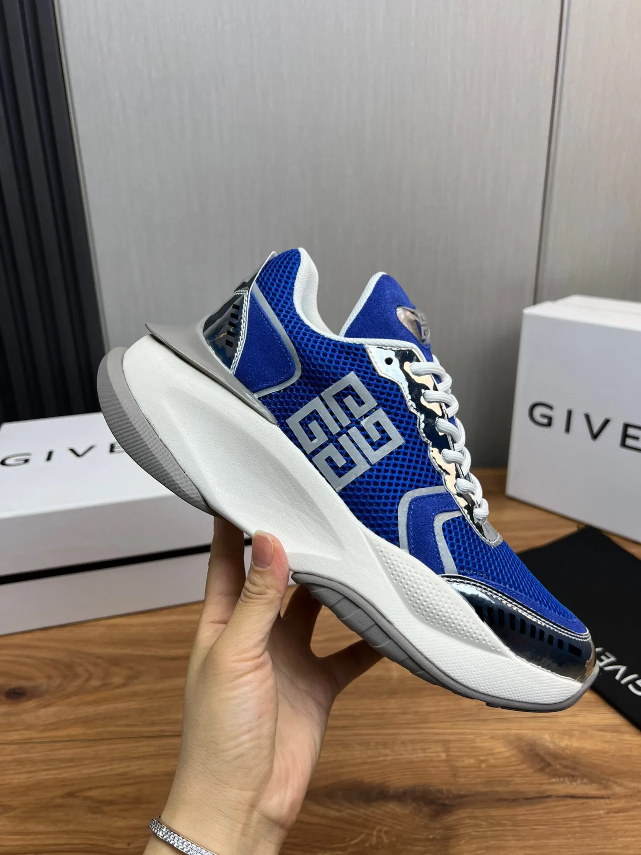 Givenchy नीला सफेद जाल ऊपरी क्रोम टो कैप चंकी स्नीकर 5
