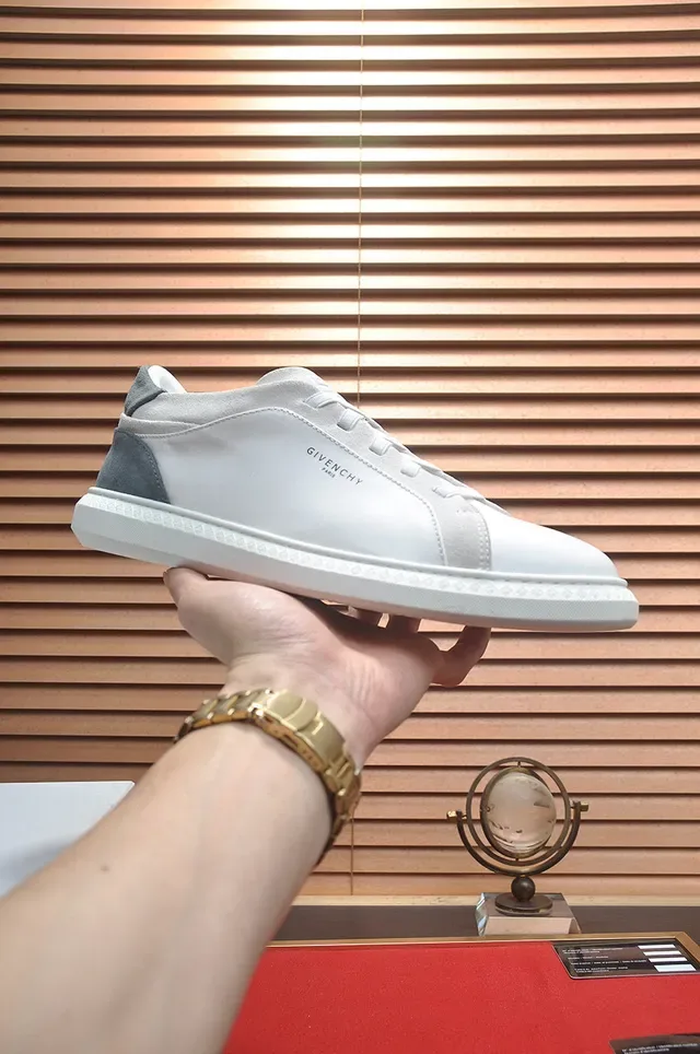 Givenchy City Sport सफेद और ग्रे चमड़े की लाइफस्टाइल स्नीकर 2