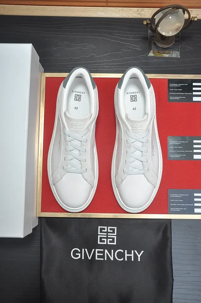 Givenchy City Sport सफेद और ग्रे चमड़े की लाइफस्टाइल स्नीकर 3