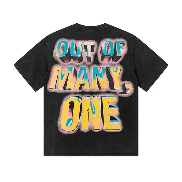 Camiseta preta com estampa gráfica Godspeed Out of Many, One 3
