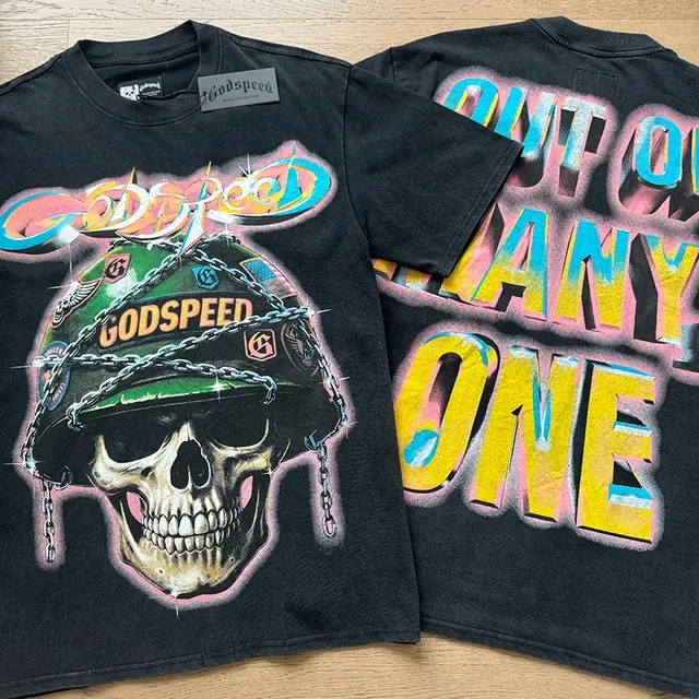 Camiseta preta com estampa gráfica Godspeed Out of Many, One 4
