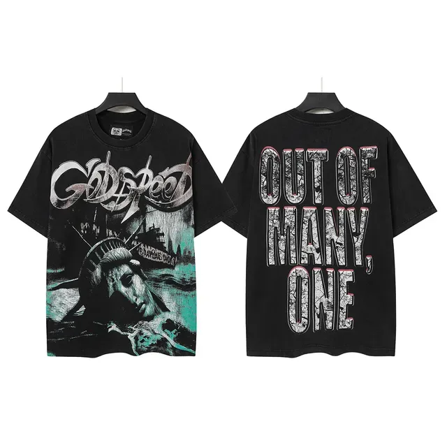 Camiseta preta com estampa gráfica Godspeed Out of Many One 2