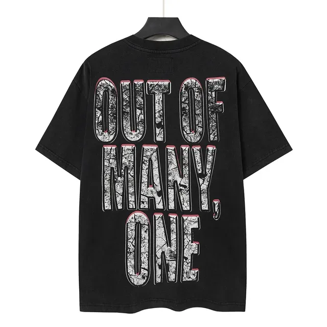 Camiseta preta com estampa gráfica Godspeed Out of Many One 4