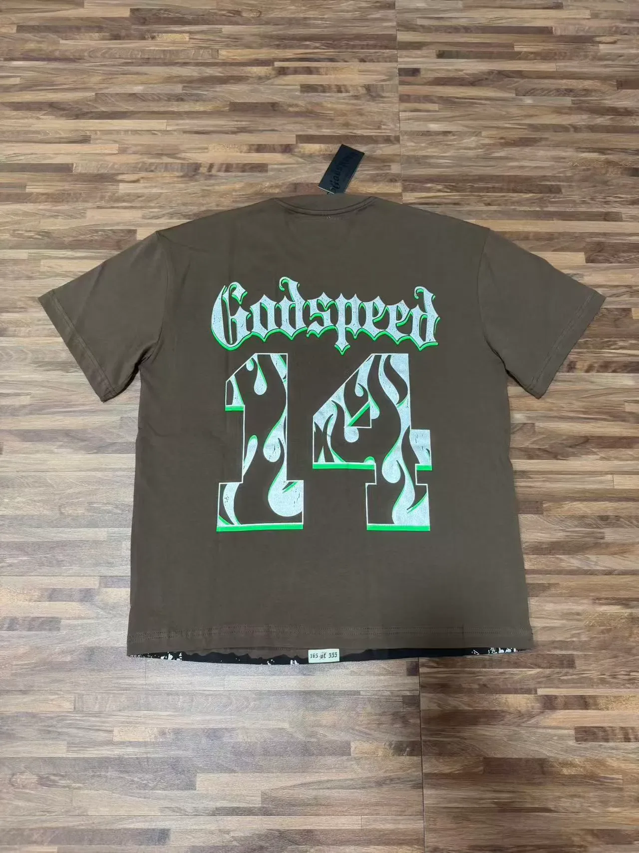 T-shirt Godspeed graphique maillot de basket squelette brun olive 3