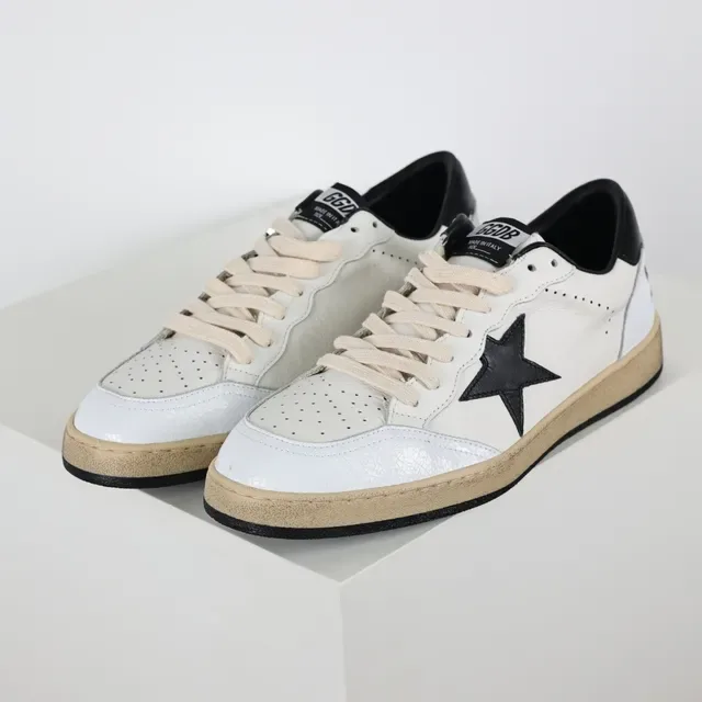Golden Goose Super-Star حذاء رياضي أبيض أسود نجم نمط حياة 2
