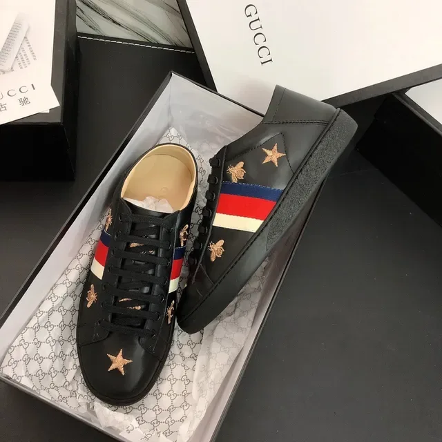 Gucci Ace Sneakers Lifestyle en Cuir Noir Brodé Abeille et Étoile 4