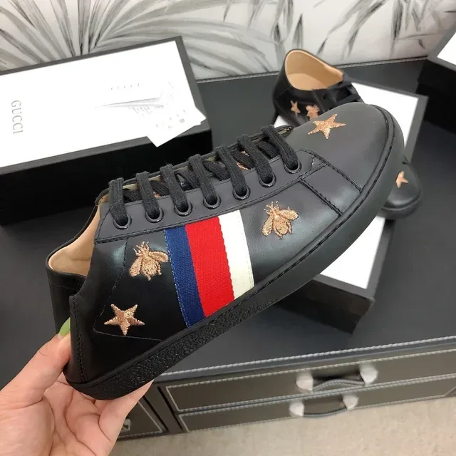 Gucci Ace Sneakers Lifestyle en Cuir Noir Brodé Abeille et Étoile 6