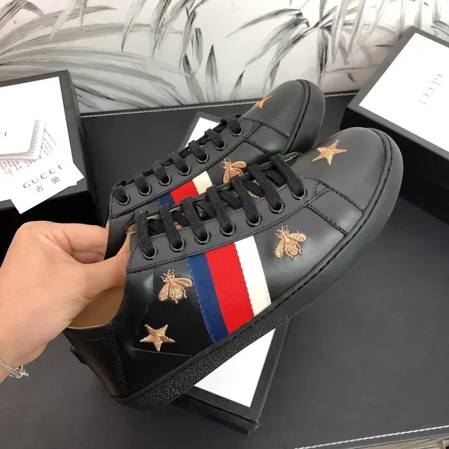 Gucci Ace Sneakers Lifestyle en Cuir Noir Brodé Abeille et Étoile 8