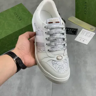 Gucci Ace sneakers lifestyle con paneles rayados adornados con cristales