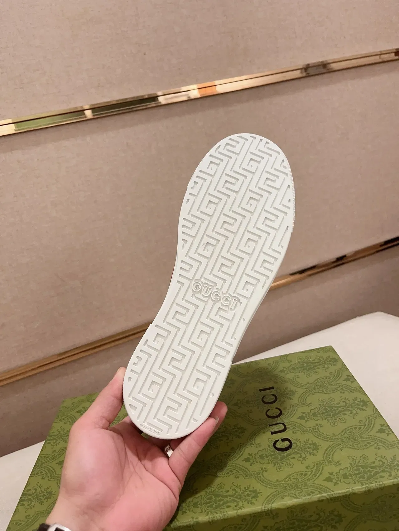 Gucci Ace সাদা উভ্ভাসিত GG Web Stripe লাইফস্টাইল স্নিকার 2