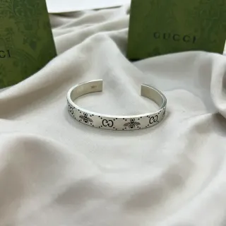 سوار Gucci Bee & GG Cuff فضي منحوت