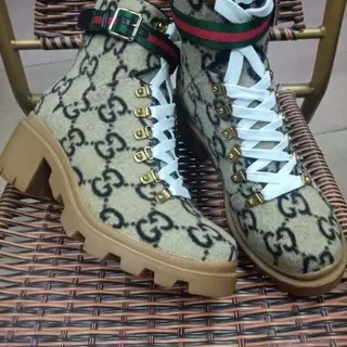 Gucci बेज काला GG मोनोग्राम कैनवास वेब स्ट्राइप स्ट्रैप कलाई के जूते