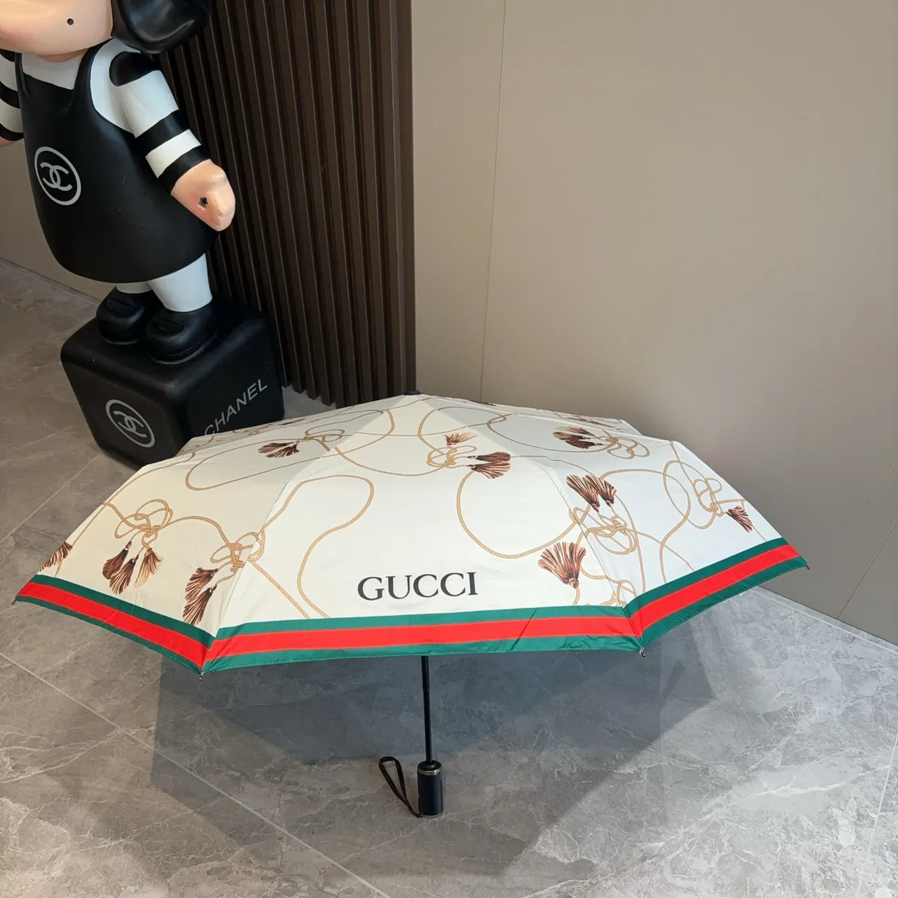 Gucci भूरी  भूरा  टैसल-एंड-रोप मोटिफ  लाल-हरी  वेब ट्रिम  हैंडबैग 2
