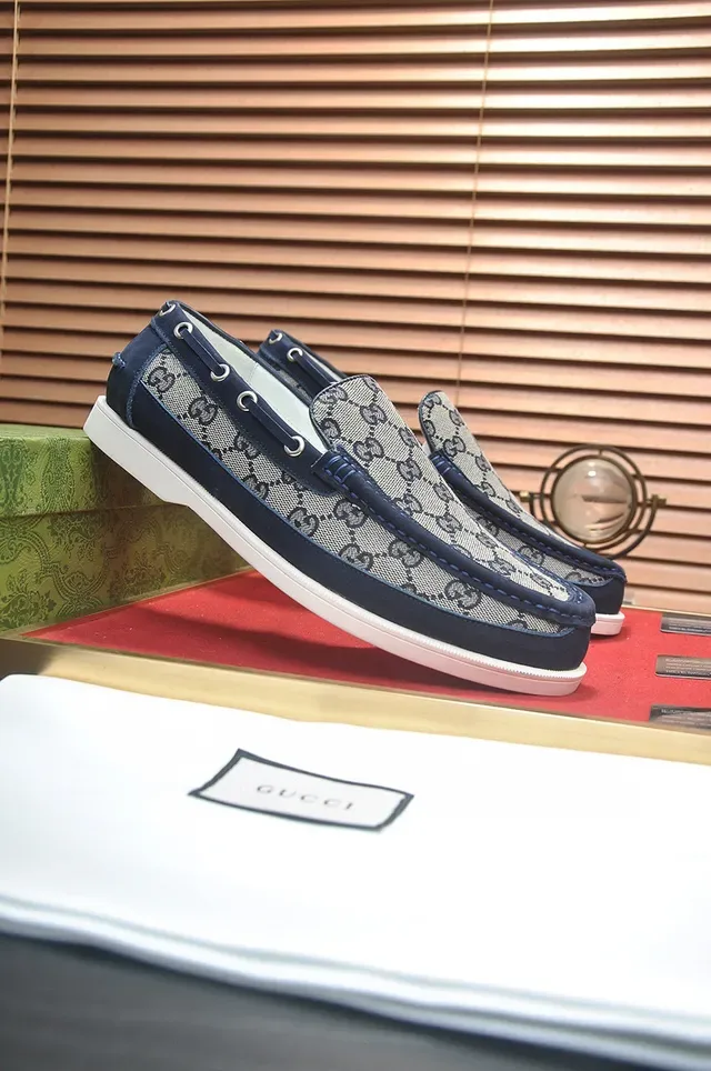 Gucci Beige Navy GG Monogram Canvas Leather Trim Loafer 9