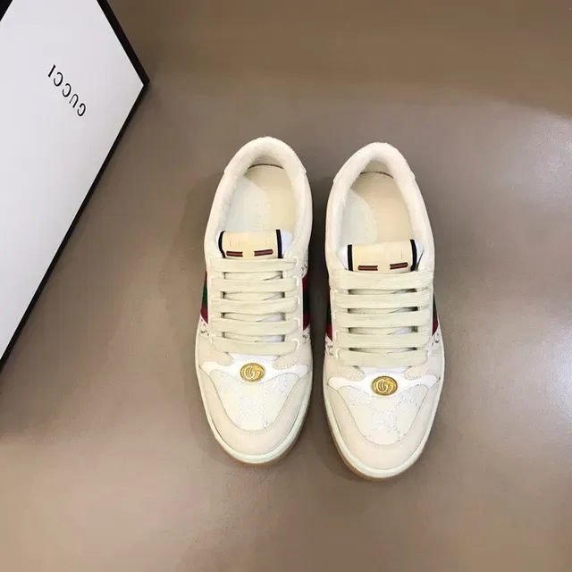 Gucci Sneakers Lifestyle Beige et Rose Low-Top en Cuir Monogramme 2