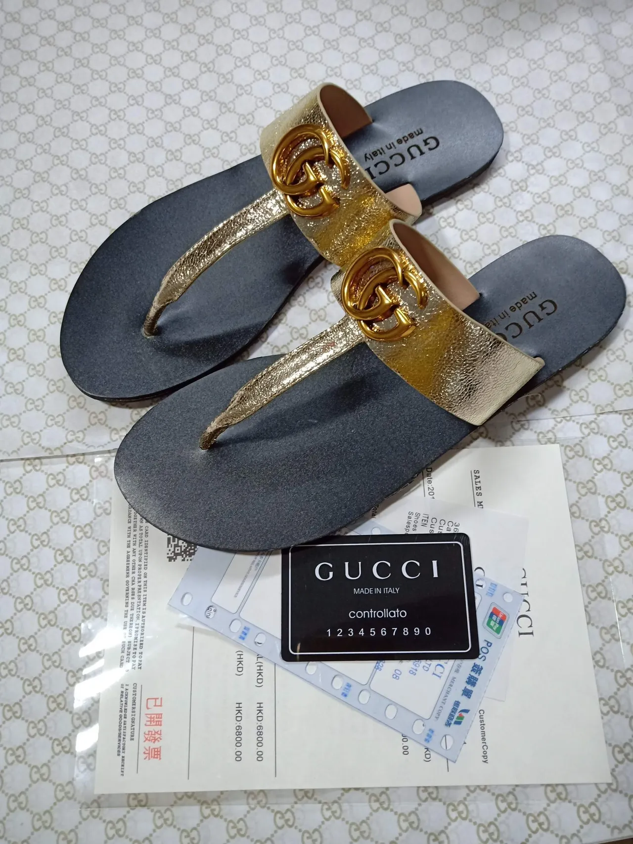 Gucci Noir Doré Interlocking GG Boucle métallique Bride texturée métallique Sandales casual 2