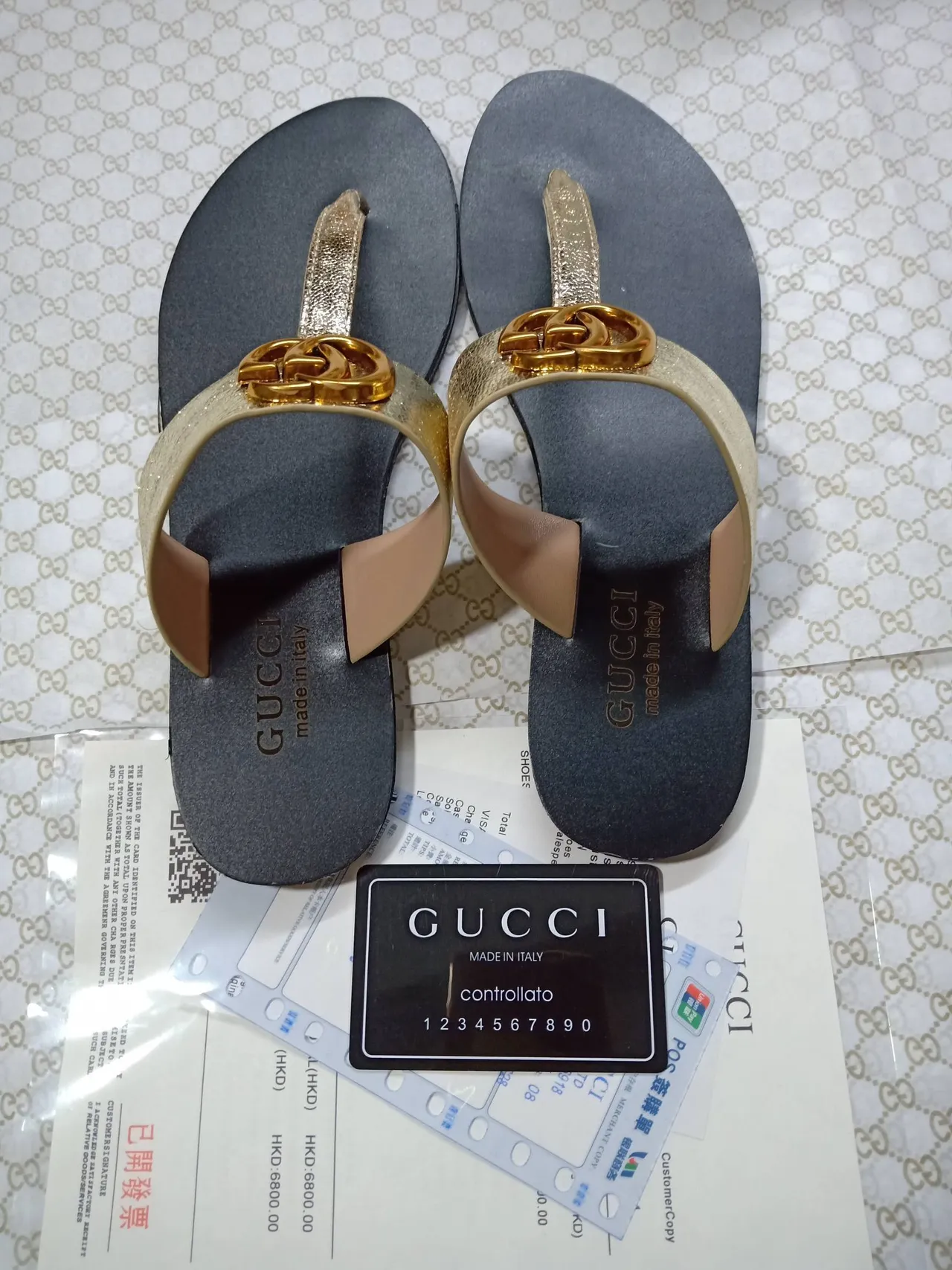 Gucci Noir Doré Interlocking GG Boucle métallique Bride texturée métallique Sandales casual 4