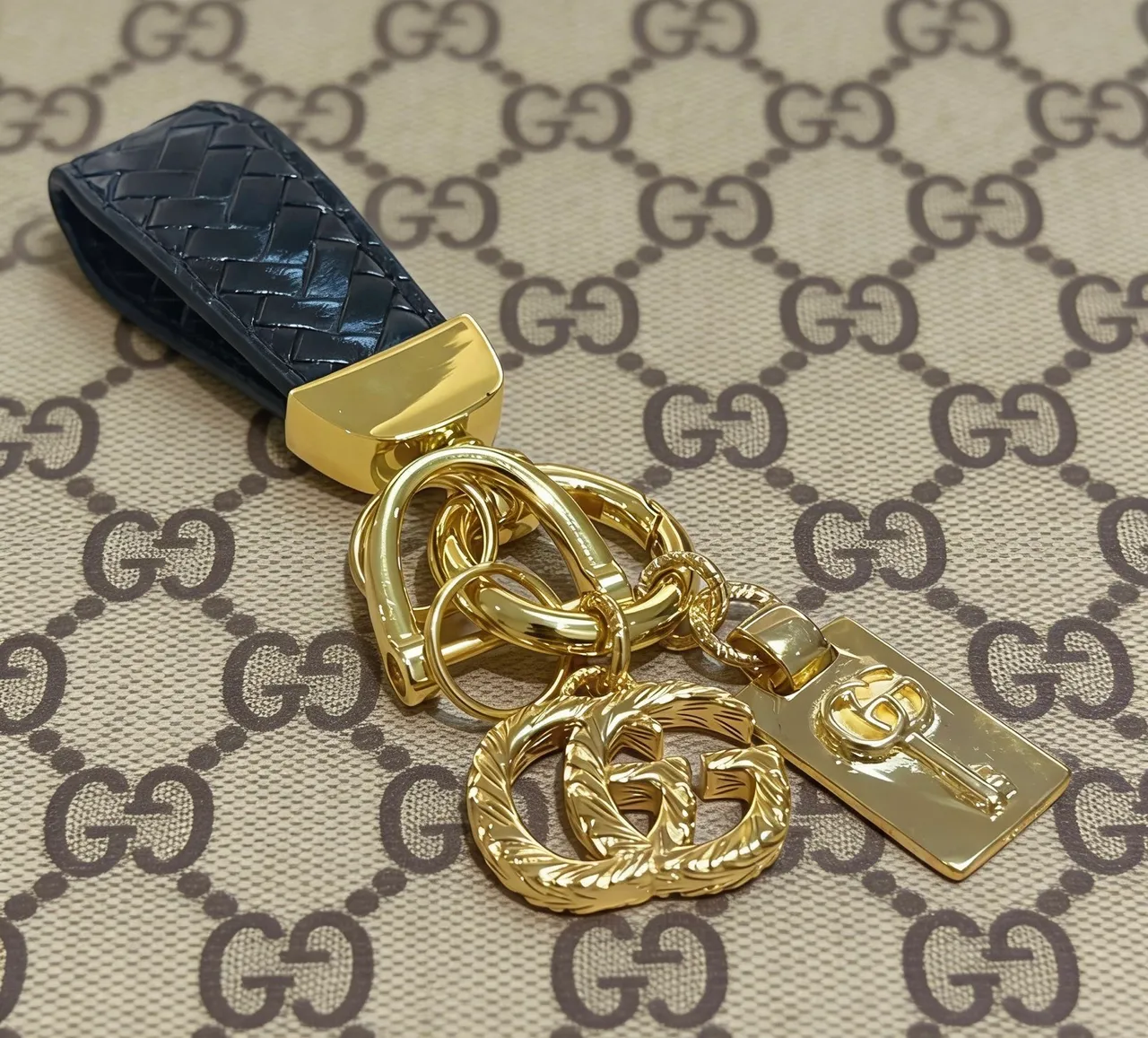 Gucci काली सोने की बुनाई चमड़े का हार्डवेयर हैंडबैग 5