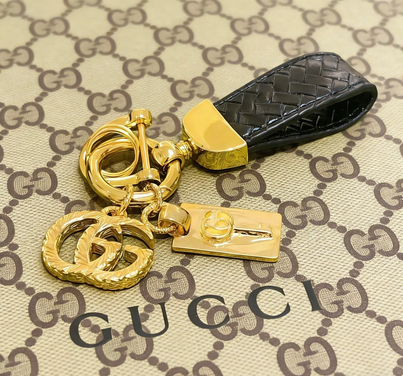 Gucci काली सोने की बुनाई चमड़े का हार्डवेयर हैंडबैग 6