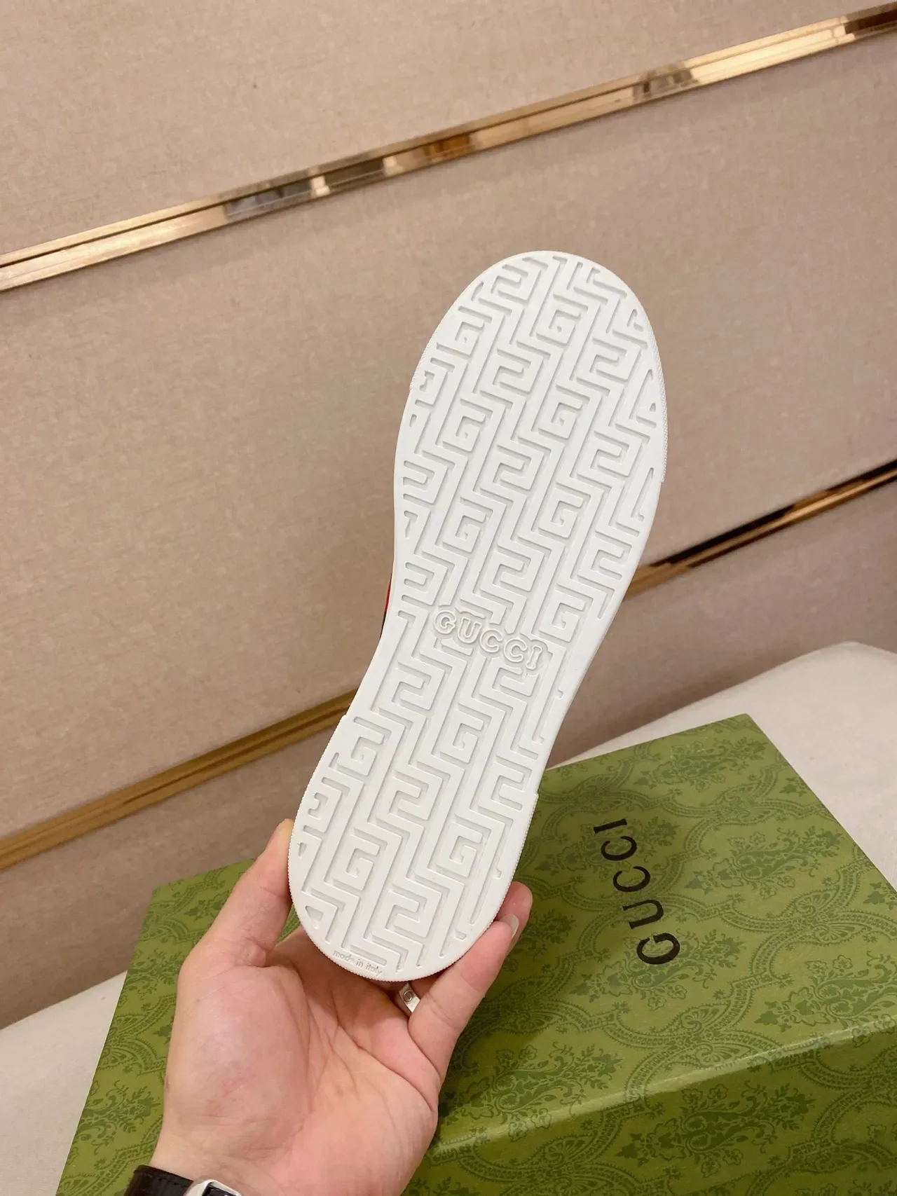 Gucci Sneakers Noir Rouge GG-Embossed Cuir Daim Cap Toe Lifestyle 2