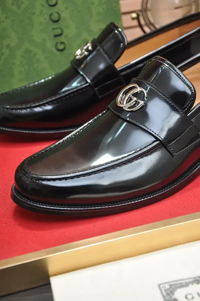 Gucci لوفر أسود فضي جلد لامع براق Double G شعار معدني 3