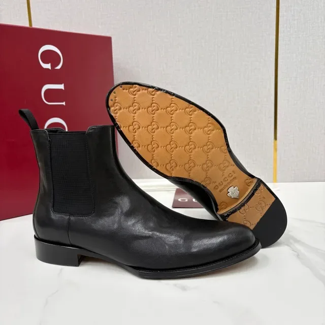 Gucci Black Smooth Leather Elastic Side Panels Chelsea Boots 2
