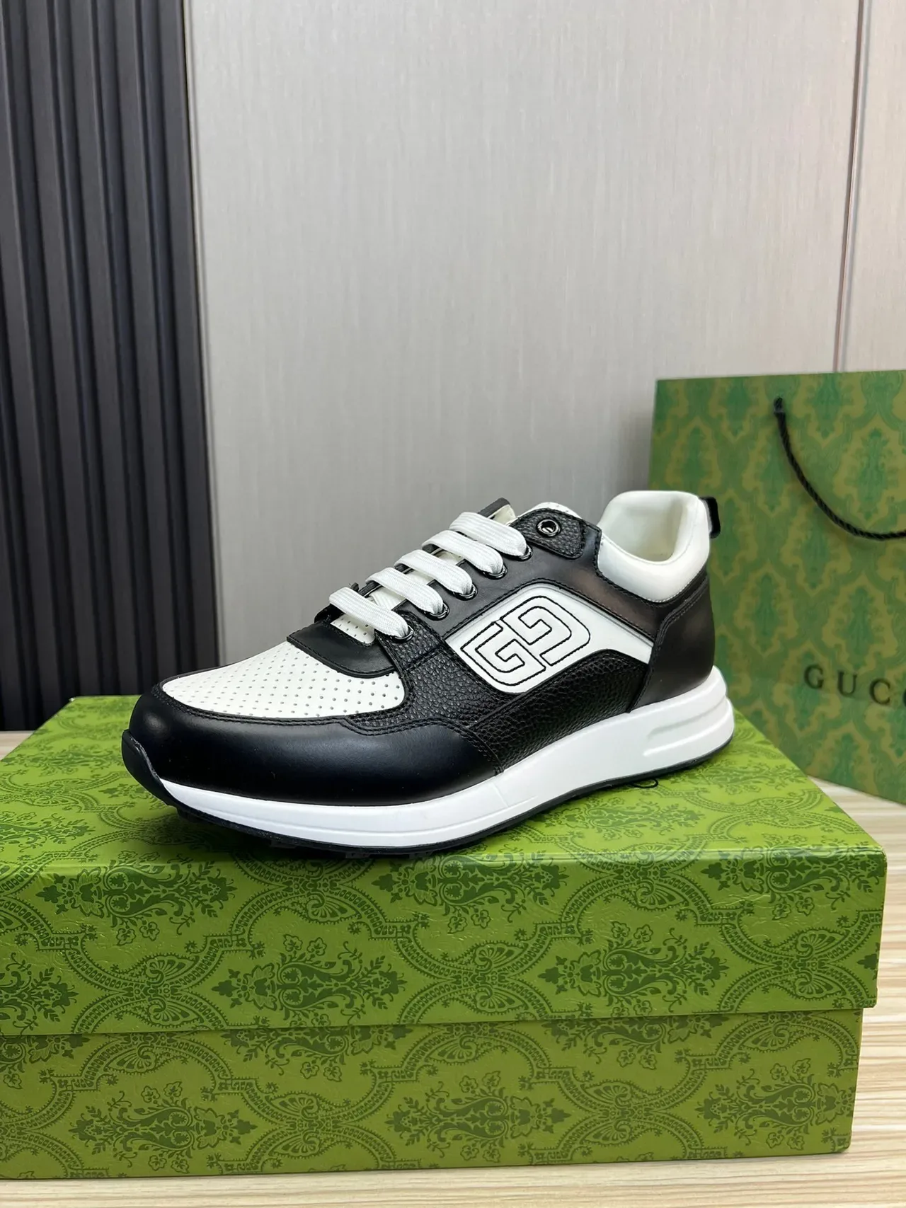 Gucci কালো সাদা Interlocking GG Logo Panel Perforated Toe Cap Lifestyle Sneakers 2