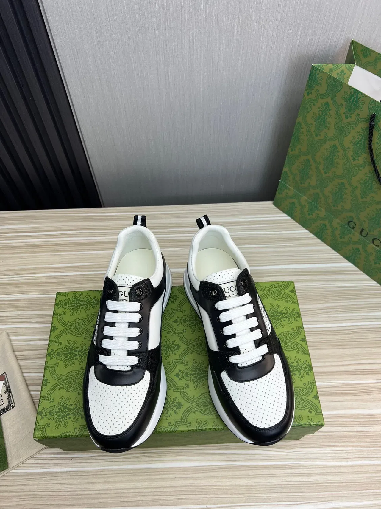 Gucci কালো সাদা Interlocking GG Logo Panel Perforated Toe Cap Lifestyle Sneakers 3