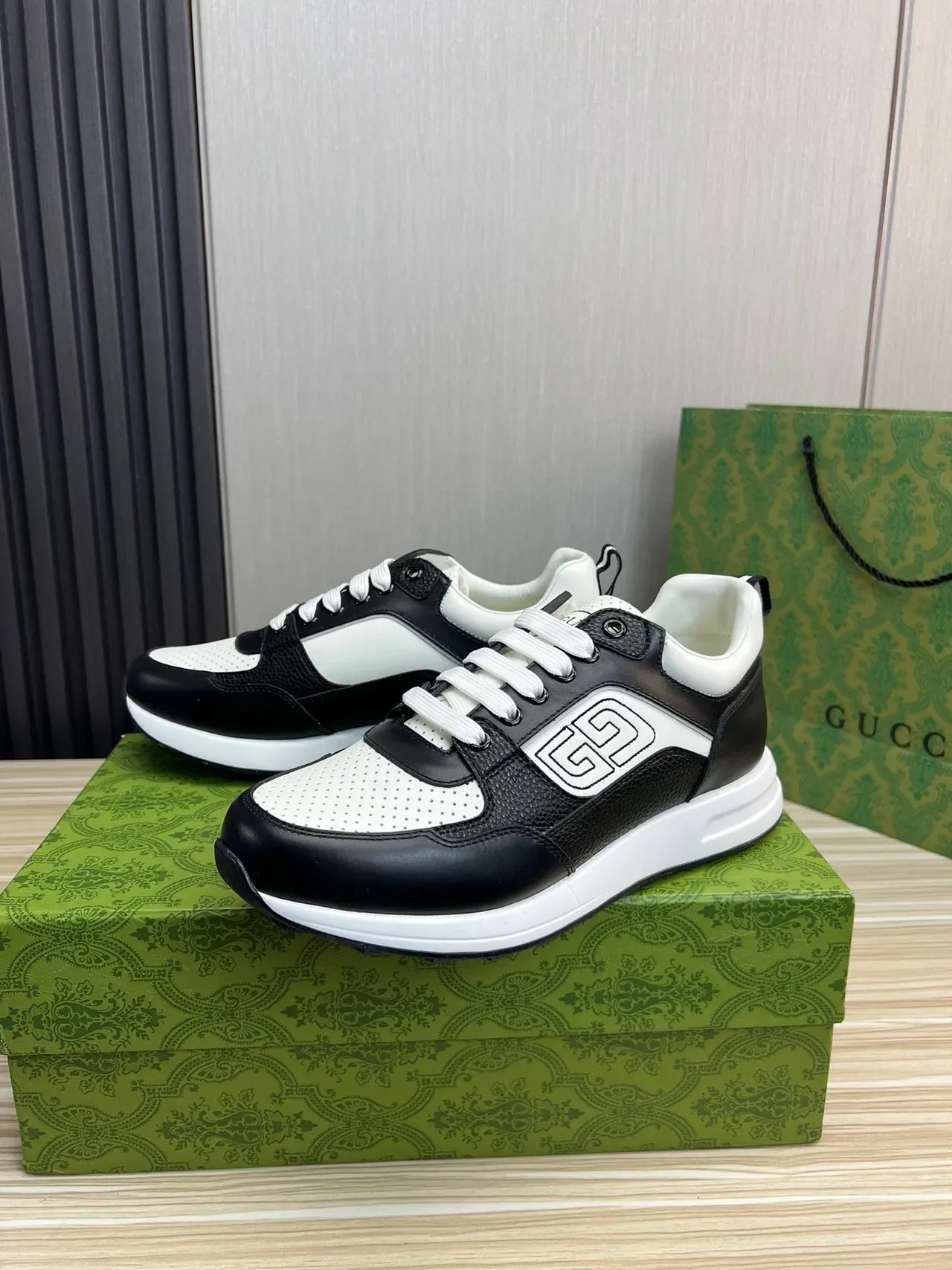 Gucci কালো সাদা Interlocking GG Logo Panel Perforated Toe Cap Lifestyle Sneakers 4