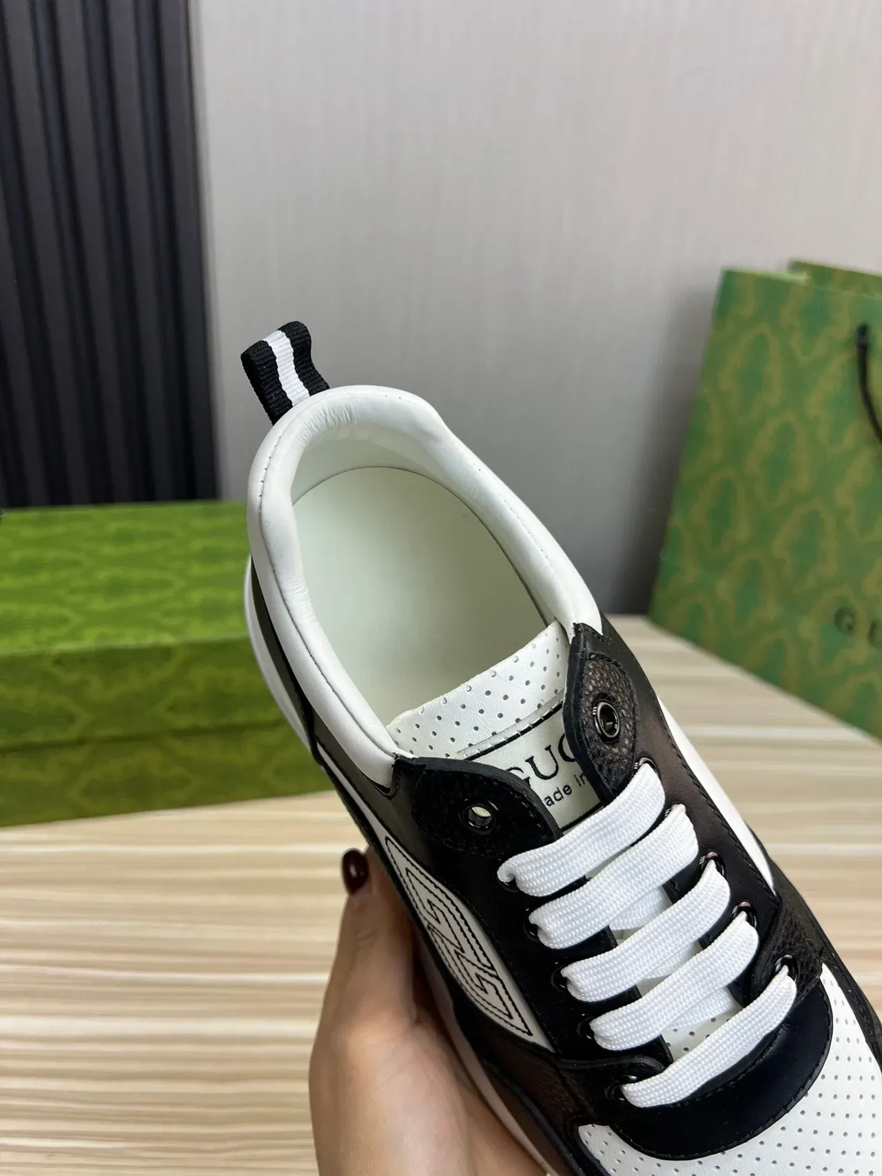 Gucci কালো সাদা Interlocking GG Logo Panel Perforated Toe Cap Lifestyle Sneakers 8