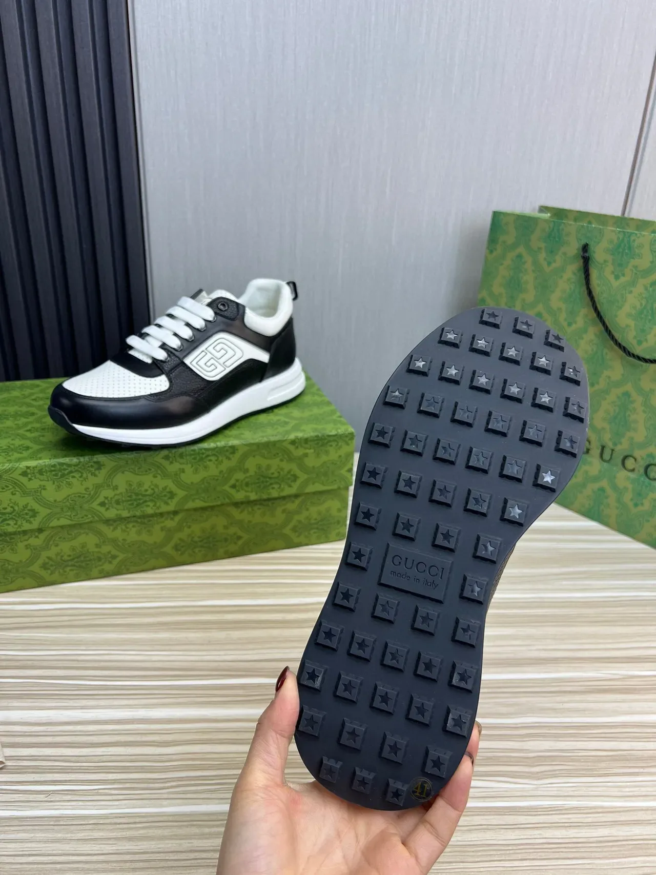 Gucci কালো সাদা Interlocking GG Logo Panel Perforated Toe Cap Lifestyle Sneakers 9