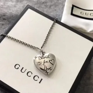 Gucci Blind for Love Collier pendentif cœur