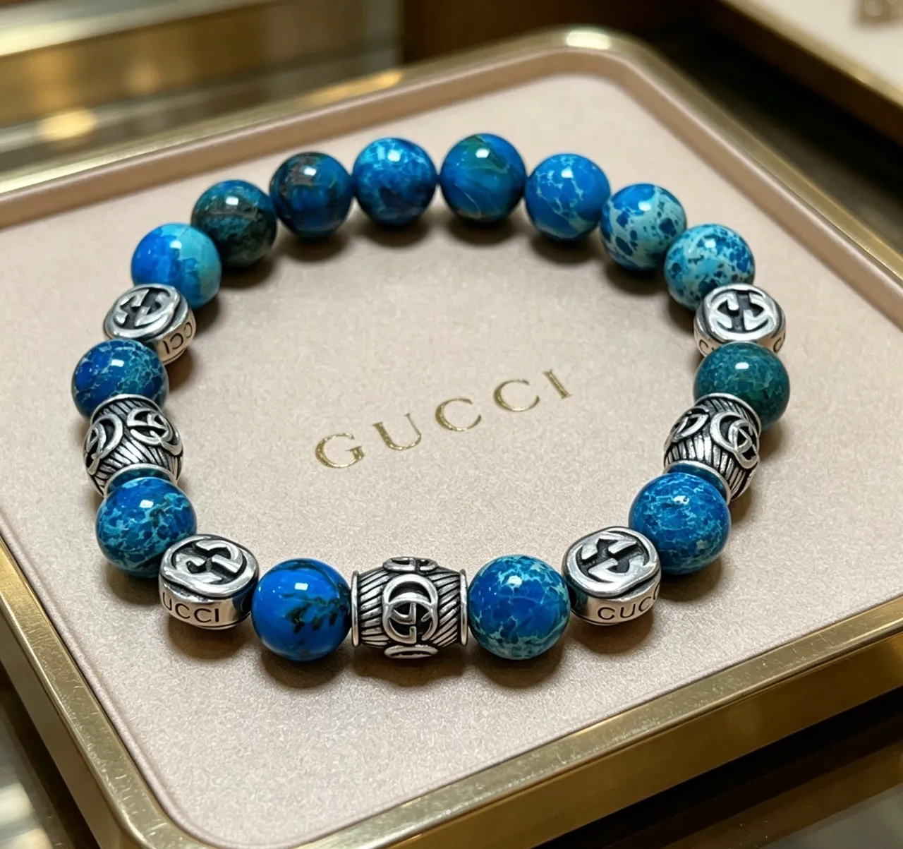 Gucci Pulsera Azul y Plata con Perlas y Acentos Metálicos 9
