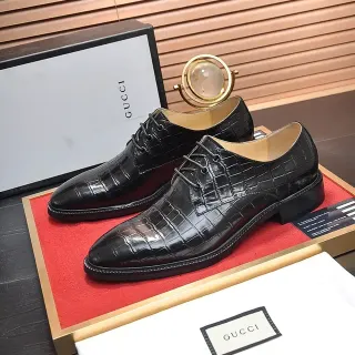 Gucci Chaussures Oxford Noir en Cuir Patenté avec Embossage Crocodile
