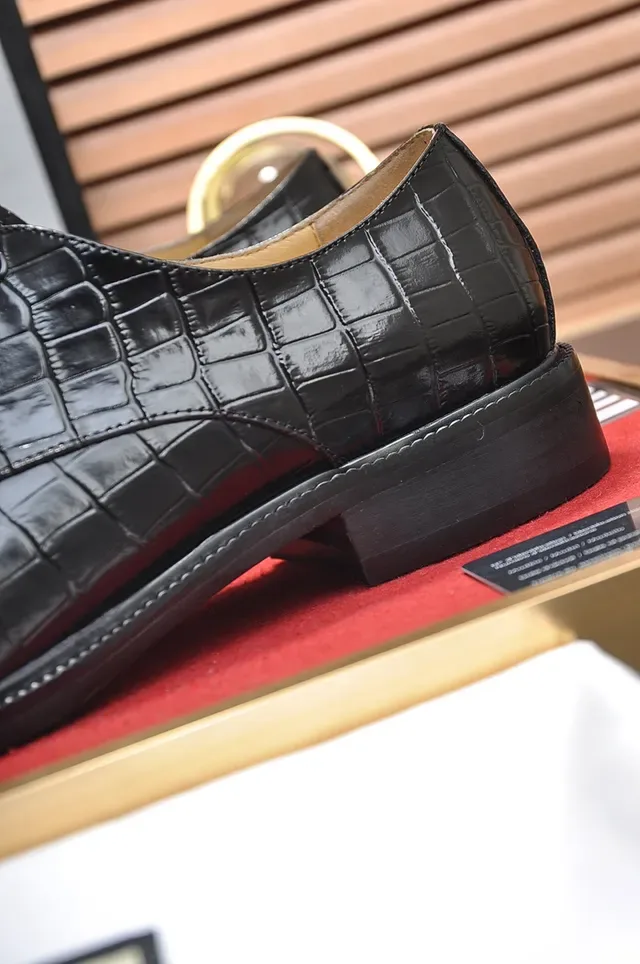 Gucci Chaussures Oxford Noir en Cuir Patenté avec Embossage Crocodile 2