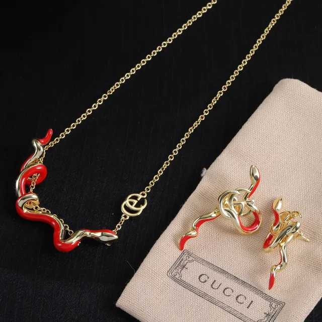 Gucci Dionysus ذهب أحمر نقش أفعى لمسة إيمل قلادة 5