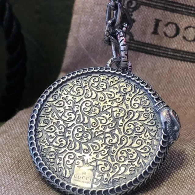 Collier Gucci Dionysus Aile GG Argent Oxydé Médailon 4