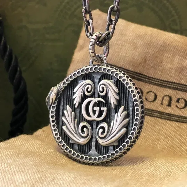 Collier Gucci Dionysus Aile GG Argent Oxydé Médailon 5