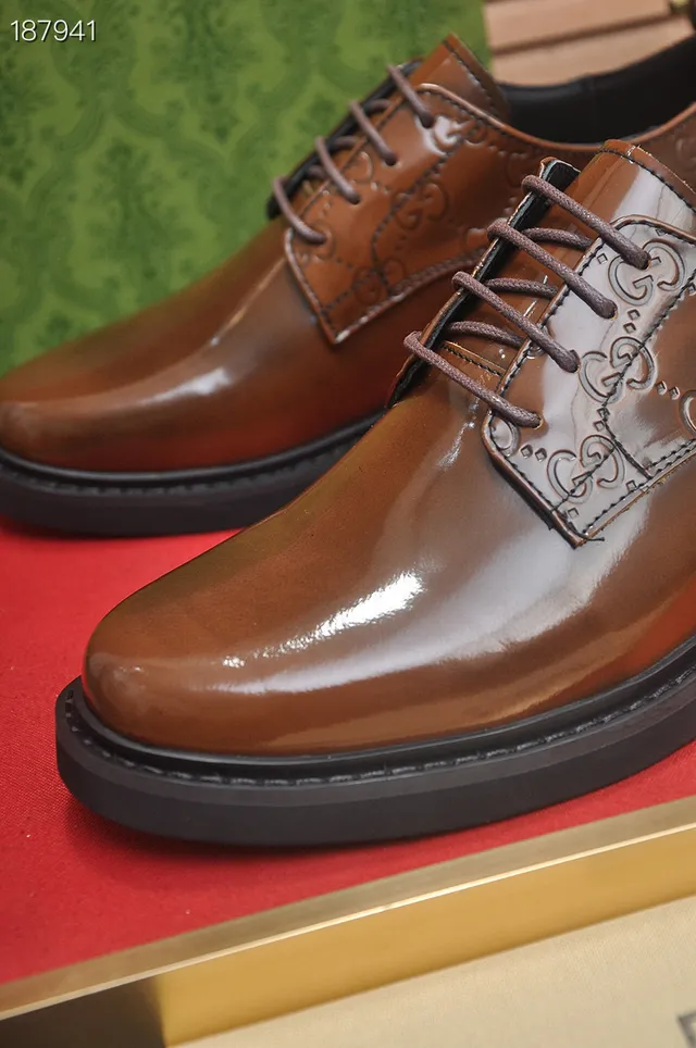 Gucci Sapatos Oxford de ponta de gorra com G entrelaçado embossado 4