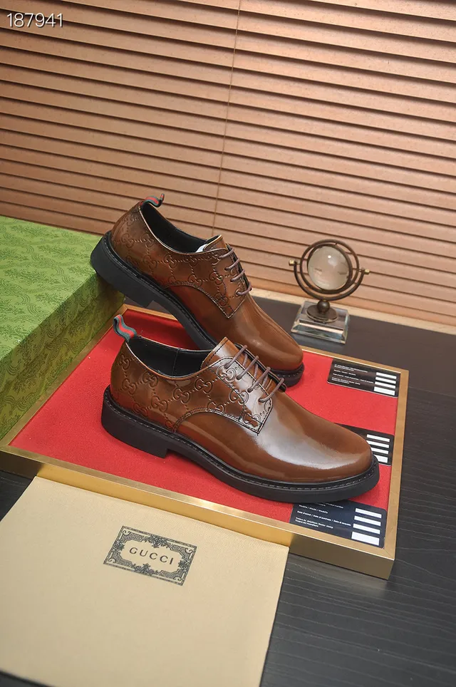 Gucci Sapatos Oxford de ponta de gorra com G entrelaçado embossado 7