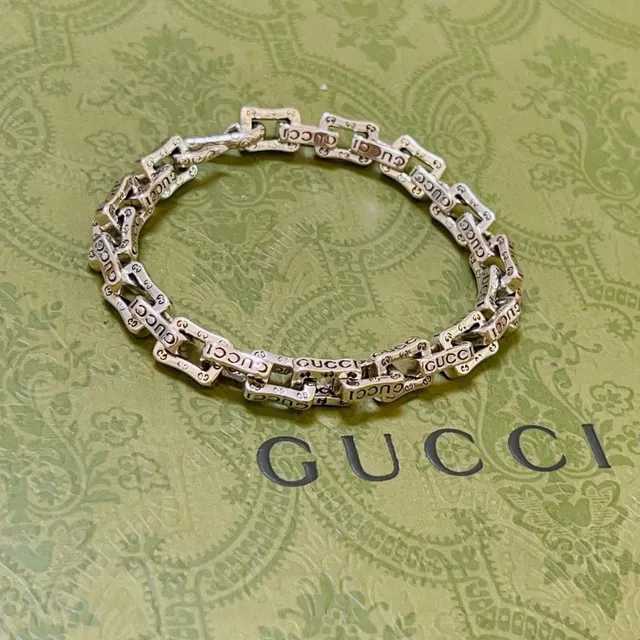 Gucci Engraved Logo Chain Bracelet 3