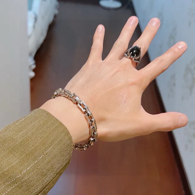 Gucci Engraved Logo Chain Bracelet 4