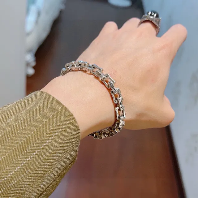 Gucci Engraved Logo Chain Bracelet 8